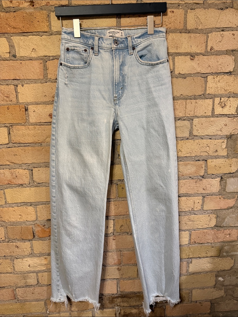 Abercrombie & Fitch The ‘90s Relaxed Jean High Rise